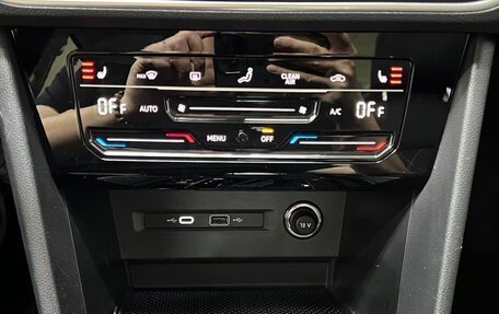Volkswagen Tiguan II, 2023 год, 1 840 000 рублей, 12 фотография