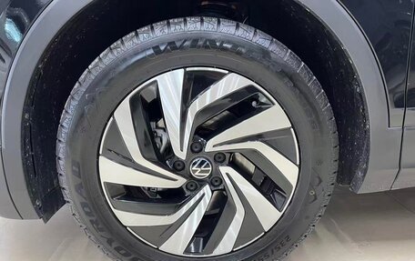 Volkswagen Tiguan II, 2023 год, 1 840 000 рублей, 22 фотография