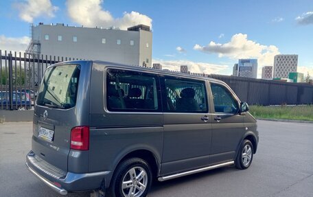 Volkswagen Caravelle T5, 2010 год, 1 800 000 рублей, 3 фотография