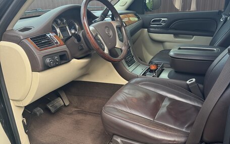 Cadillac Escalade III, 2011 год, 3 100 000 рублей, 1 фотография