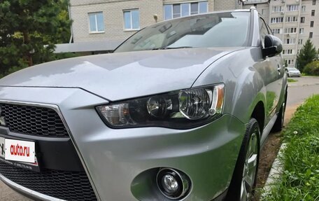 Mitsubishi Outlander III рестайлинг 3, 2011 год, 1 400 000 рублей, 2 фотография