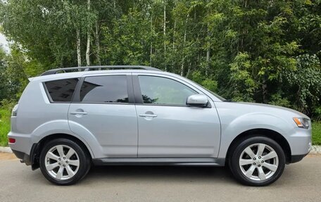 Mitsubishi Outlander III рестайлинг 3, 2011 год, 1 400 000 рублей, 3 фотография