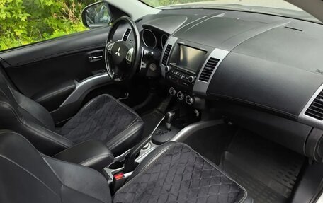 Mitsubishi Outlander III рестайлинг 3, 2011 год, 1 400 000 рублей, 7 фотография