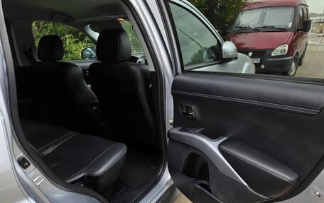 Mitsubishi Outlander III рестайлинг 3, 2011 год, 1 400 000 рублей, 8 фотография