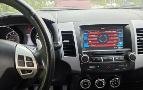 Mitsubishi Outlander III рестайлинг 3, 2011 год, 1 400 000 рублей, 12 фотография