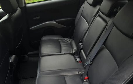 Mitsubishi Outlander III рестайлинг 3, 2011 год, 1 400 000 рублей, 10 фотография