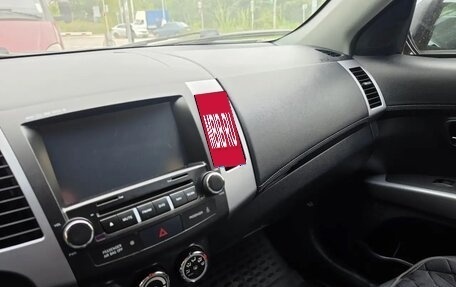Mitsubishi Outlander III рестайлинг 3, 2011 год, 1 400 000 рублей, 13 фотография