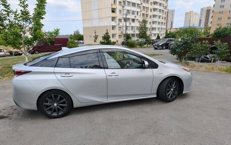 Toyota Prius IV XW50, 2017 год, 1 950 000 рублей, 4 фотография