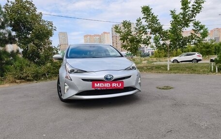 Toyota Prius IV XW50, 2017 год, 1 950 000 рублей, 2 фотография