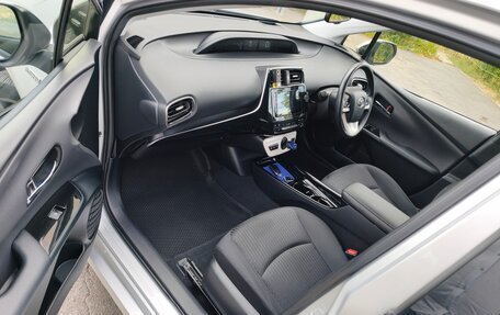 Toyota Prius IV XW50, 2017 год, 1 950 000 рублей, 7 фотография