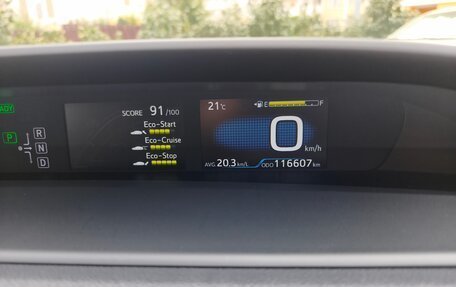 Toyota Prius IV XW50, 2017 год, 1 950 000 рублей, 13 фотография