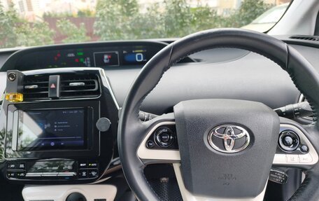 Toyota Prius IV XW50, 2017 год, 1 950 000 рублей, 12 фотография
