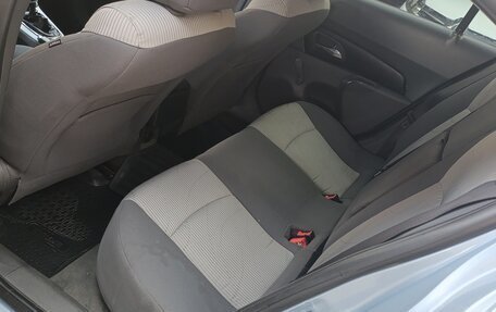 Chevrolet Cruze II, 2010 год, 530 000 рублей, 10 фотография