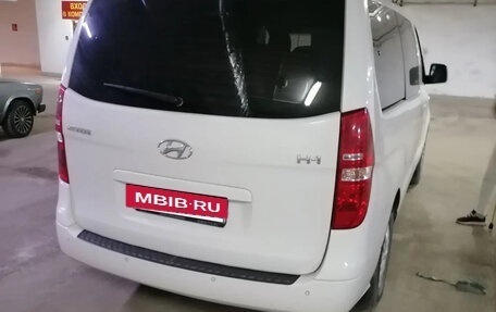 Hyundai H-1 II рестайлинг, 2015 год, 2 000 000 рублей, 2 фотография