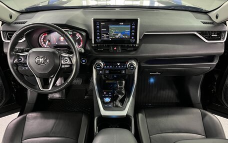 Toyota RAV4, 2019 год, 3 550 000 рублей, 16 фотография