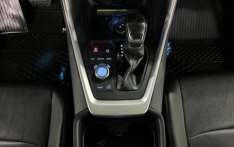 Toyota RAV4, 2019 год, 3 550 000 рублей, 15 фотография