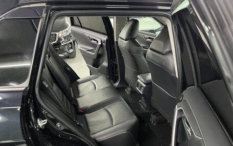Toyota RAV4, 2019 год, 3 550 000 рублей, 22 фотография
