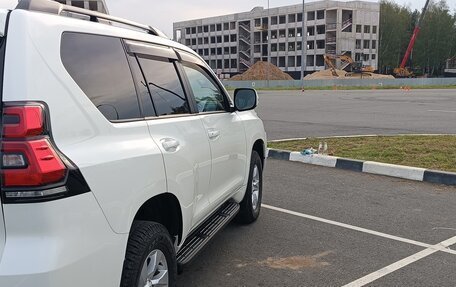 Toyota Land Cruiser Prado 150 рестайлинг 2, 2021 год, 5 800 000 рублей, 5 фотография