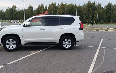 Toyota Land Cruiser Prado 150 рестайлинг 2, 2021 год, 5 800 000 рублей, 3 фотография