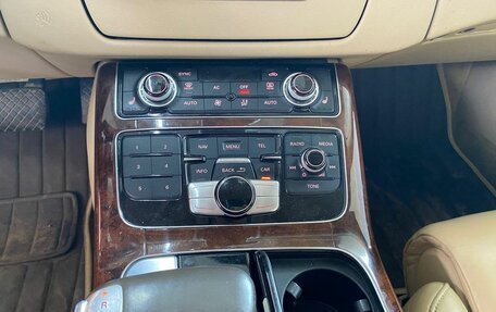 Audi A8, 2011 год, 875 000 рублей, 10 фотография