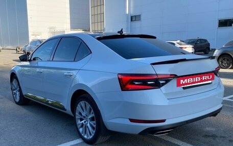 Skoda Superb III рестайлинг, 2021 год, 3 500 000 рублей, 2 фотография