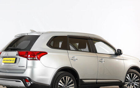 Mitsubishi Outlander III рестайлинг 3, 2020 год, 2 289 000 рублей, 7 фотография