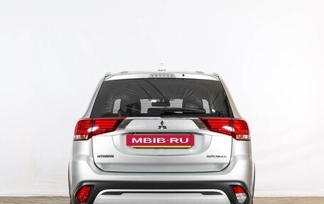 Mitsubishi Outlander III рестайлинг 3, 2020 год, 2 289 000 рублей, 6 фотография