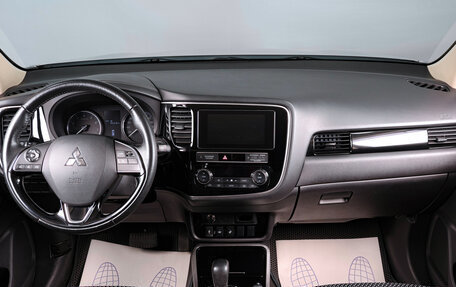 Mitsubishi Outlander III рестайлинг 3, 2020 год, 2 289 000 рублей, 13 фотография