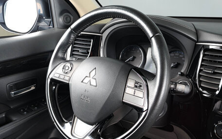 Mitsubishi Outlander III рестайлинг 3, 2020 год, 2 289 000 рублей, 12 фотография