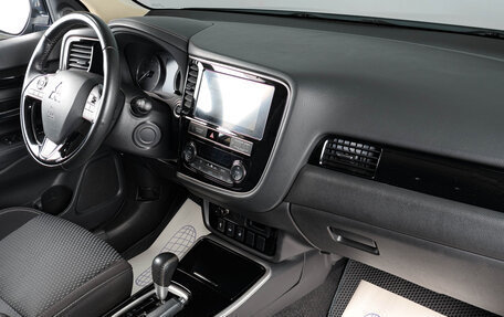 Mitsubishi Outlander III рестайлинг 3, 2020 год, 2 289 000 рублей, 11 фотография