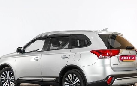 Mitsubishi Outlander III рестайлинг 3, 2020 год, 2 289 000 рублей, 5 фотография