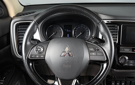 Mitsubishi Outlander III рестайлинг 3, 2020 год, 2 289 000 рублей, 14 фотография