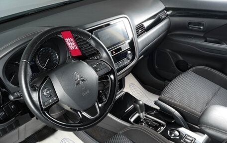 Mitsubishi Outlander III рестайлинг 3, 2020 год, 2 289 000 рублей, 8 фотография