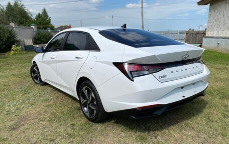 Hyundai Elantra, 2021 год, 1 750 000 рублей, 3 фотография