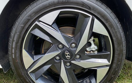 Hyundai Elantra, 2021 год, 1 750 000 рублей, 2 фотография
