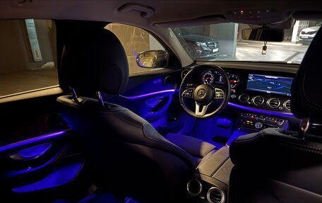 Mercedes-Benz E-Класс, 2019 год, 2 950 000 рублей, 22 фотография