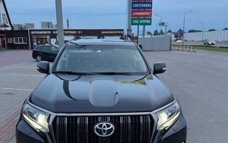 Toyota Land Cruiser Prado 150 рестайлинг 2, 2021 год, 6 150 000 рублей, 9 фотография