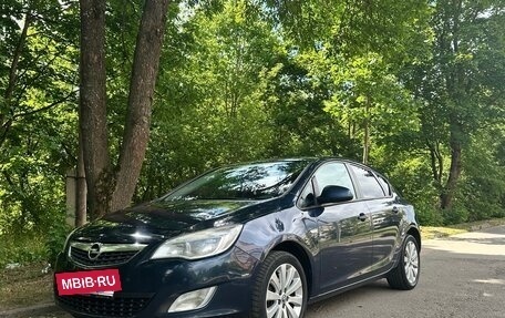 Opel Astra J, 2011 год, 540 000 рублей, 2 фотография