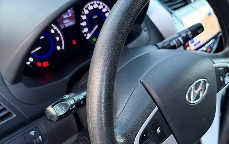 Hyundai Solaris II рестайлинг, 2012 год, 1 000 000 рублей, 19 фотография