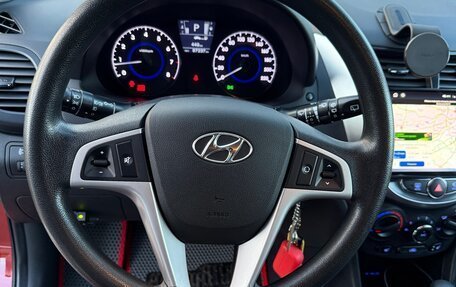 Hyundai Solaris II рестайлинг, 2012 год, 1 000 000 рублей, 20 фотография