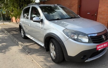 Renault Sandero I, 2013 год, 800 000 рублей, 2 фотография