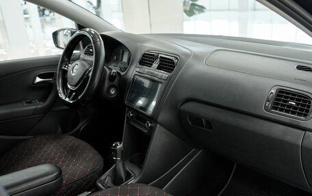 Volkswagen Polo VI (EU Market), 2017 год, 1 070 000 рублей, 13 фотография