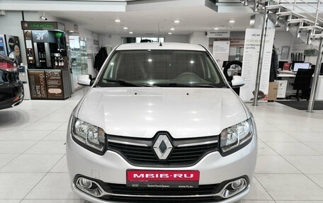 Renault Logan II, 2017 год, 650 000 рублей, 2 фотография