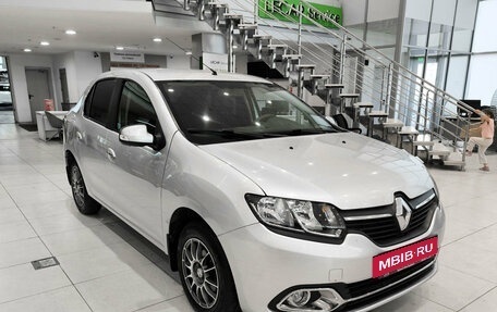 Renault Logan II, 2017 год, 650 000 рублей, 3 фотография