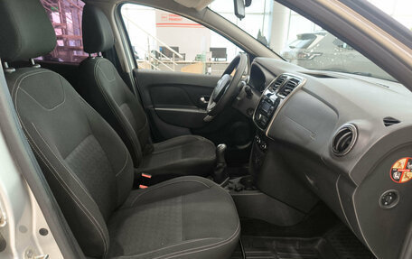 Renault Logan II, 2017 год, 650 000 рублей, 11 фотография