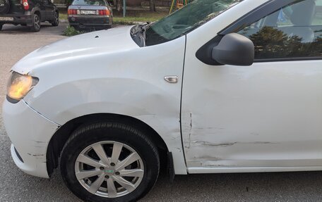 Renault Logan II, 2017 год, 350 000 рублей, 3 фотография