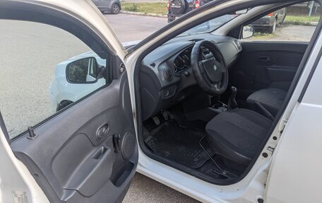 Renault Logan II, 2017 год, 350 000 рублей, 8 фотография
