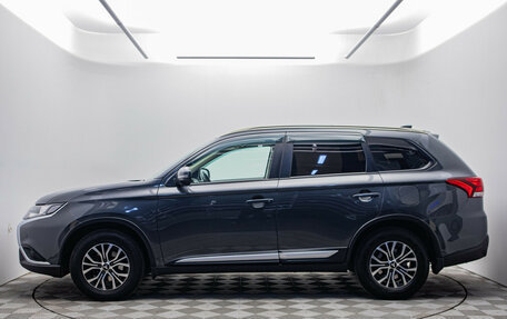 Mitsubishi Outlander III рестайлинг 3, 2019 год, 1 995 000 рублей, 2 фотография