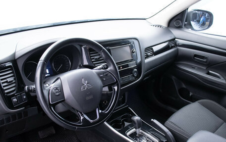 Mitsubishi Outlander III рестайлинг 3, 2019 год, 1 995 000 рублей, 9 фотография