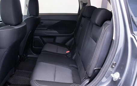 Mitsubishi Outlander III рестайлинг 3, 2019 год, 1 995 000 рублей, 11 фотография